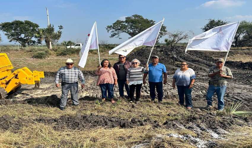 DIMOS EL BANDERAZO PARA LA CONSTRUCCIÓN DE LA PRESA EN EL EJIDO EL LUCERO