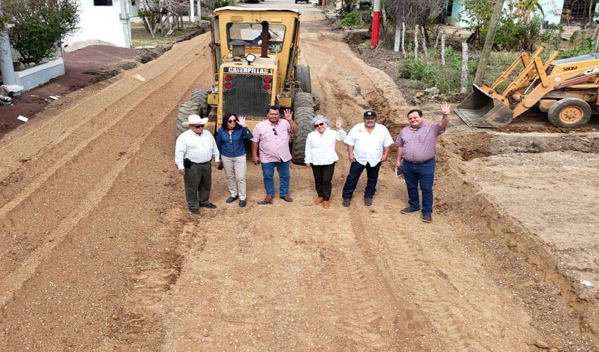 ¡INICIAMOS LA PAVIMENTACIÓN CON CONCRETO HIDRÁULICO EN LA CALLE 3, COLONIA SANTA ELVIRA!