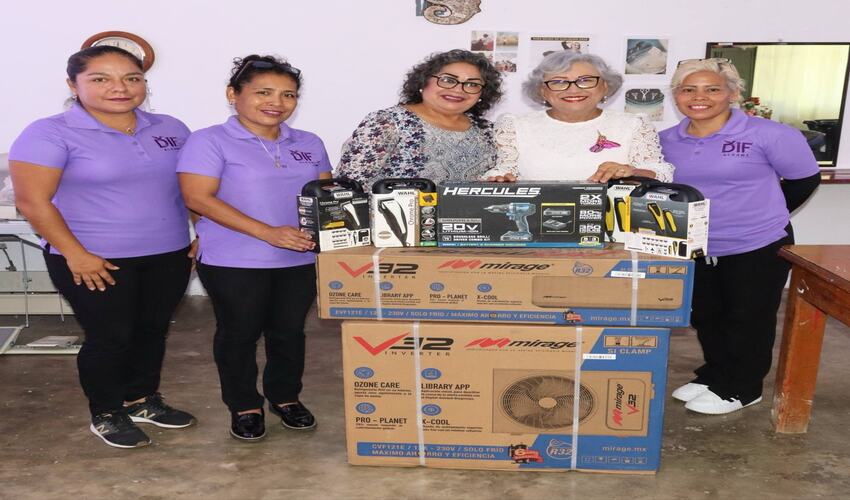 Entrega de insumos al CEDIF