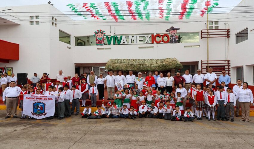 Parada cívica conmemorativa del 215° Aniversario del Inicio de la Independencia de México