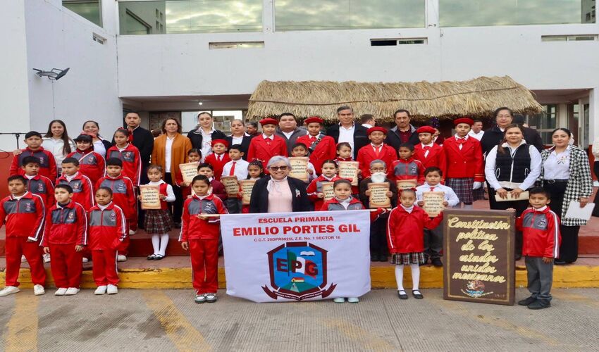 Realizan Parada Cívica por el CIX Aniversario de la Promulgación de la Constitución Mexicana